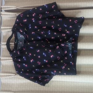 Women's Size XXL Wild Fable Floral Pattern Front Twist Button Up Cropped Top